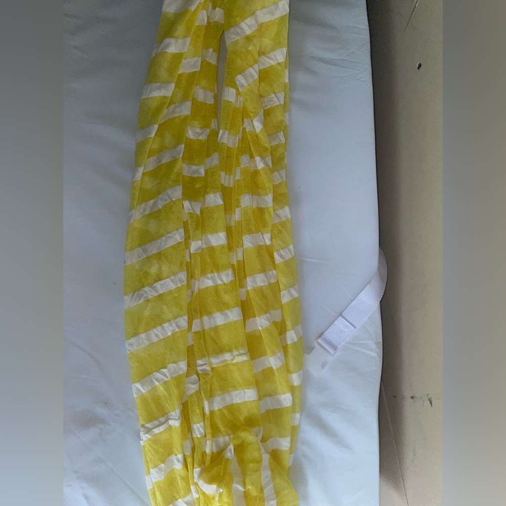 Yellow and white lined scarf